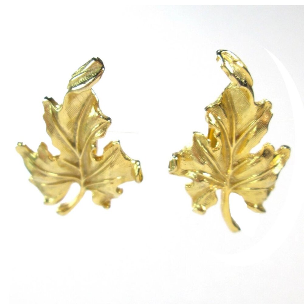 Vtg Gold Tone Fall Leaf Clip On Earrings Leaves Autumn Nature Figural Trees